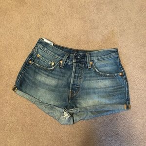 High Rise Levi shorts